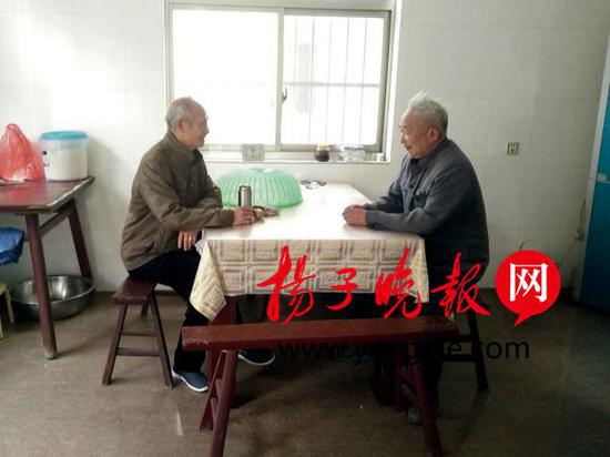 发挥余热 扬中73岁老人义务当起"陪聊师"