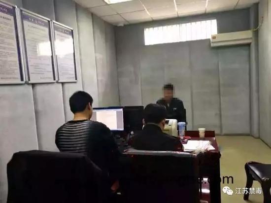 “有人追杀我！”男子吸毒后产生幻觉车开进派出所