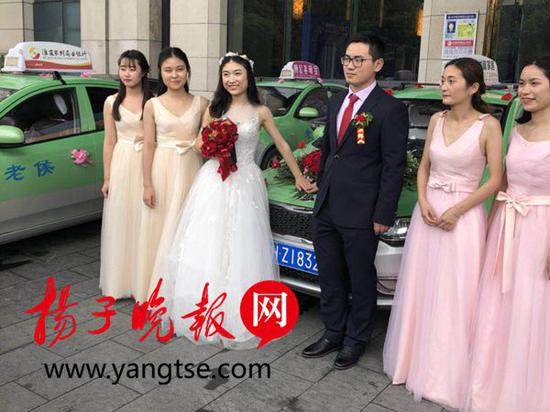 的哥儿子结婚：18台出租车组成义务婚车队伍