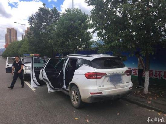 14岁“熊孩子”偷开家中越野车 载上三伙伴街头兜风