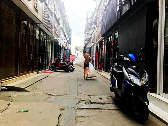 习惯了忙碌,但很多小老板们不知道,自己还能在这里待多久。