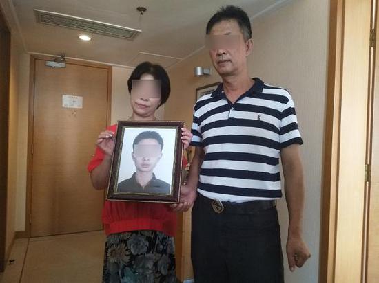 福建父亲为儿追凶17年：散尽家财寻踪十余国