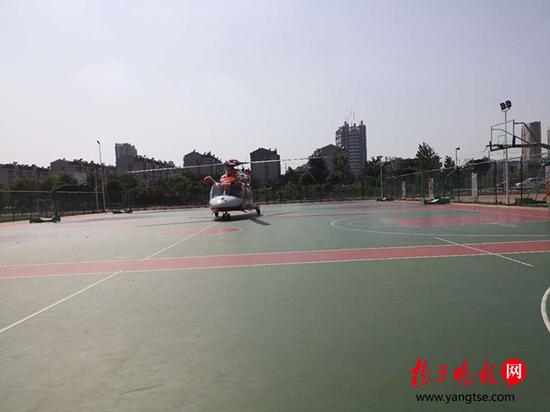 淮安一对龙凤胎早产 医院直升机空中转运