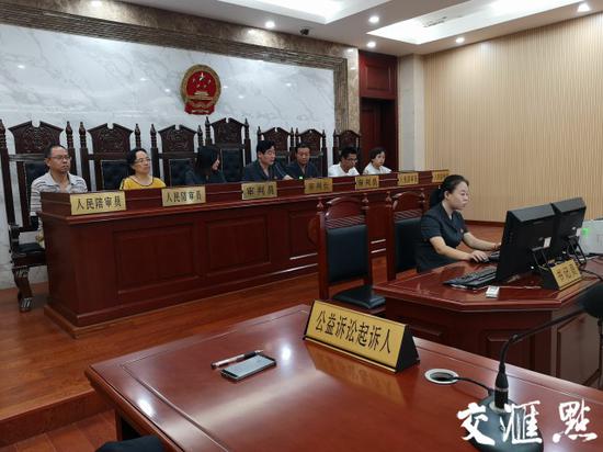 男子非法捕捞被判赔偿并在媒体上公开致歉