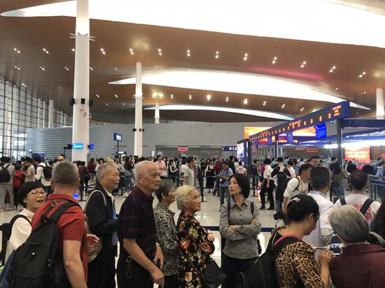 大桥的三地口岸均24小时通关。