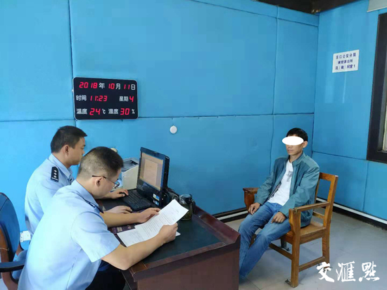 男子抢劫潜逃镇江 珍藏22年的老照片暴露身份