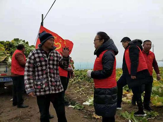 42岁菜农送敬老院五千余斤白菜:这是我能做的公益