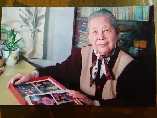95岁高龄蔡美娴在书房。她于去年6月6日去世,享年98岁