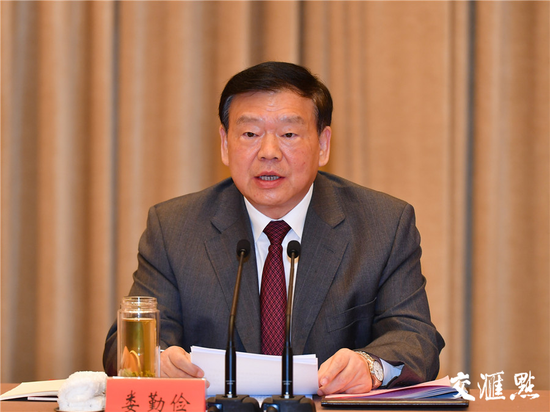 省委书记娄勤俭在座谈会上发表讲话。交汇点记者 肖勇摄