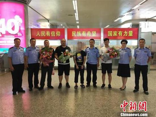 警方将犯罪嫌疑人胡某某抓获。 太原万柏林警方 供图