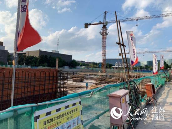 东来路施工现场。马晓波摄