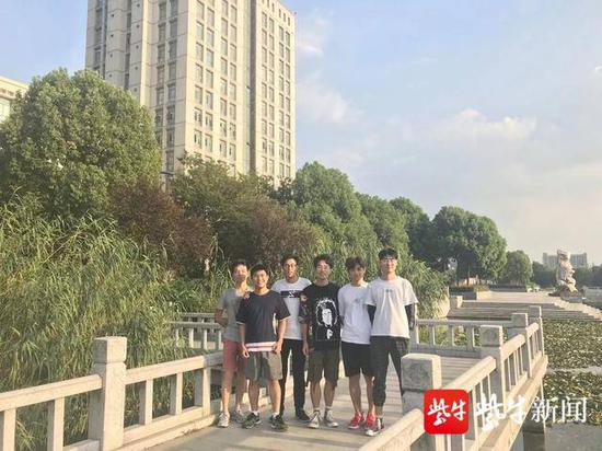 学霸男团！同寝室6男生集体保研：3年拿的奖学金已超8万