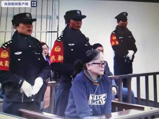 涉孙小果案重要关系人获刑:母亲获刑20年 继父19年