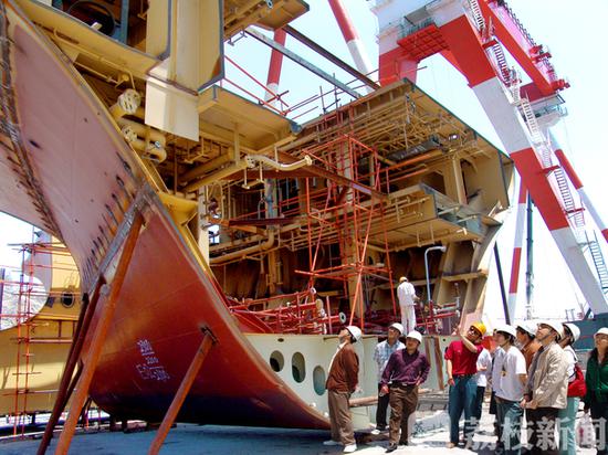 骄傲！首艘国产航母入列 背后众多人才来自江苏高校