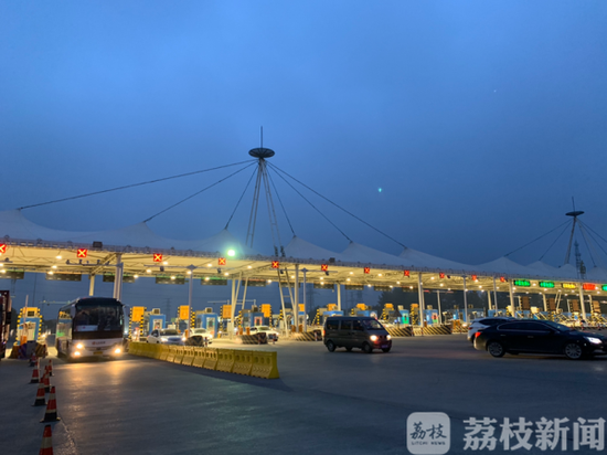 「联合收割机」5月6日零时起高速公路恢复收费，您的ETC设备准备好“恢复上岗”了吗？