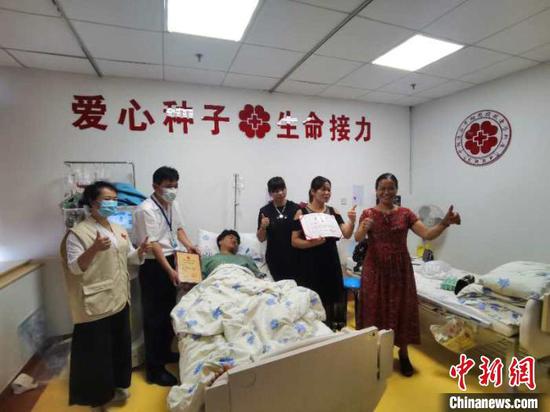 7月30日,周钰源于福建省肿瘤医院造血干细胞采集间完成了造血干细胞的捐献。 陈思畅 摄