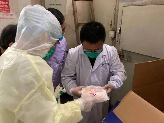 宿迁市坚持每周开展一次冷链食品(含包装物)、环境及从业人员新冠病毒核酸检测工作。