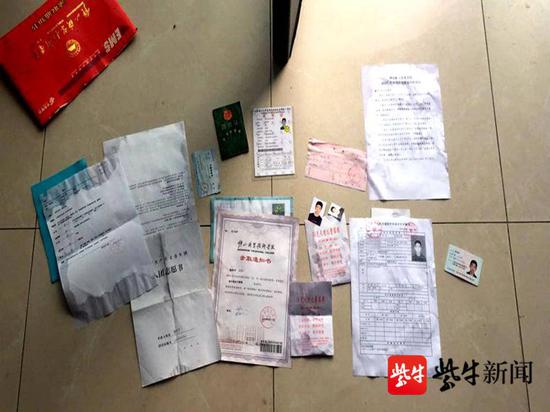 辅警在垃圾里将遗失的入学资料悉数找回