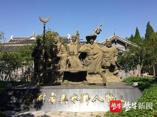 施耐奄故居的水浒人物雕塑