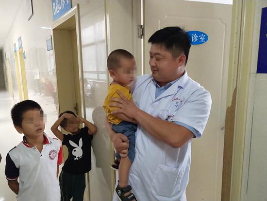 荒唐父亲被撤销6子女监护权 到底哪一环出现问题?