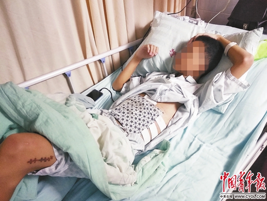 被捅伤的学生。郭秋林 摄