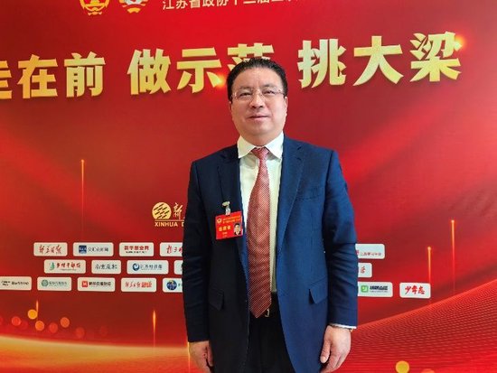 江苏省政协委员,江苏仁禾中衡咨询集团党委书记、董事长梁泽泉