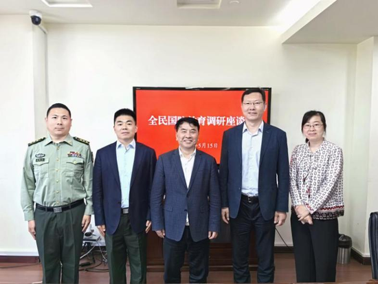 调研组与连云港市负责国防教育工作的同志合影