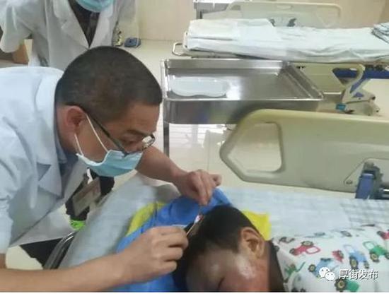 4岁男童遭单亲母亲虐待 全身多处受伤生殖器被打肿