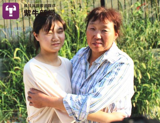 张哲和“干妈妈”厉正香