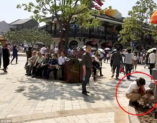 谁在撒谎?浙大老师泰国捡了包不承认 却给失主2千