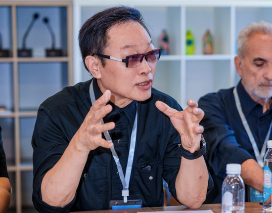中国画学会创会副会长、江苏省中国画学会创会会长高云宣布活动启动