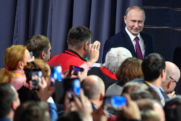 普京年度记者会：作为一个正派的人，我会结婚的