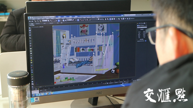 图说:睢宁县沙集电子商务创业园内,一名3D制图师正设计一张子母床展示图。仅设计展示图,就月入近万