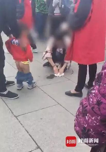 男童景区随地大便遇环卫工劝阻 家长回呛：“控制不住”