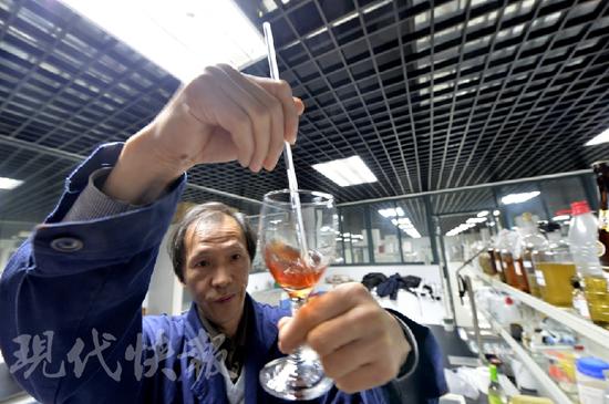 葡萄酒是真是假滴点白醋就知道?此招也不灵