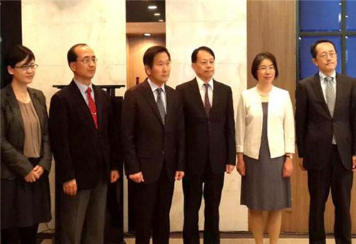 邹加怡任财政部国际司司长时出席中日韩三国财政央行司局长会。