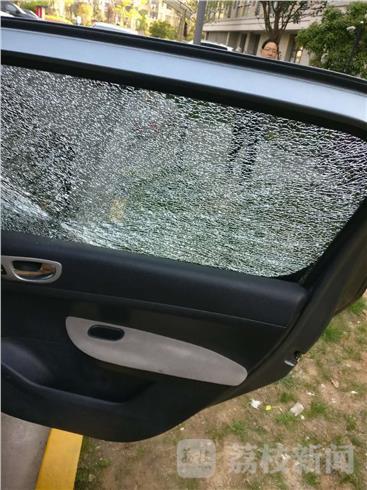 南京江宁一小区多车疑遭枪击 业委会也被威胁