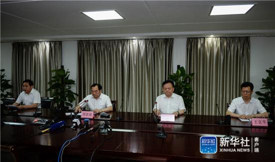 ↑这是6月16日拍摄的江苏丰县“6·15”爆炸事件新闻发布会现场。新华社记者李响摄