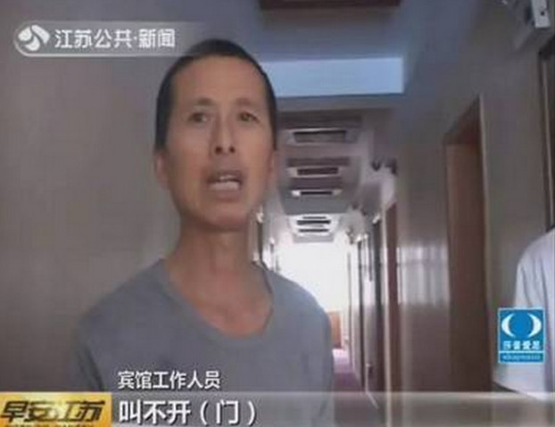 喉咙被卡,如果没有及时抢救,很容易导致窒息,幸好该女子喉部没有根本性的伤害。