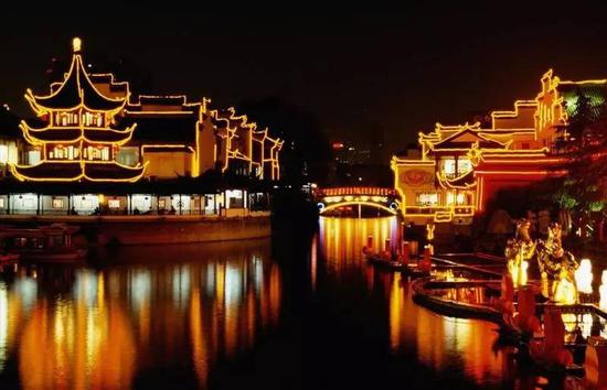 来看看南京热门景点附近隐藏的地道美食!