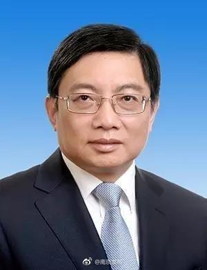 出身经济专业,在经济条线工作多年