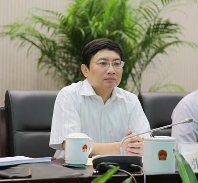 时任徐州市市长的张敬华。资料图