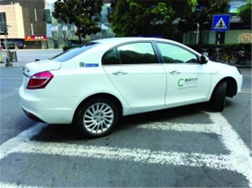 南京网约车新政首日 三证不全平峰时仍侥幸上