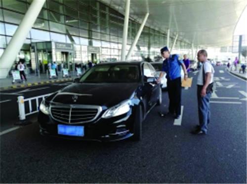 南京网约车新政首日 三证不全平峰时仍侥幸上