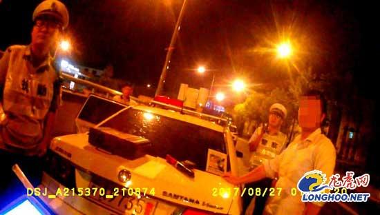 南京两女子凌晨打网约车回家 接单司机竟是酒