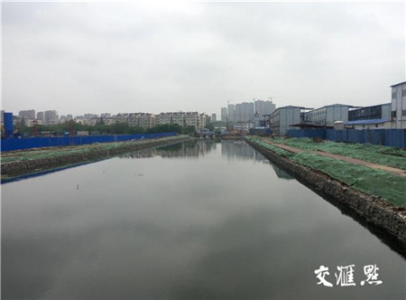 正在治理的建邺区胡家闸河河道。