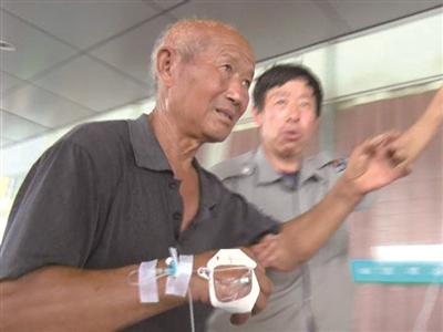 一名受伤的工人。