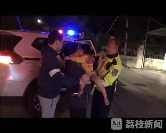 警方:“什么情况?”