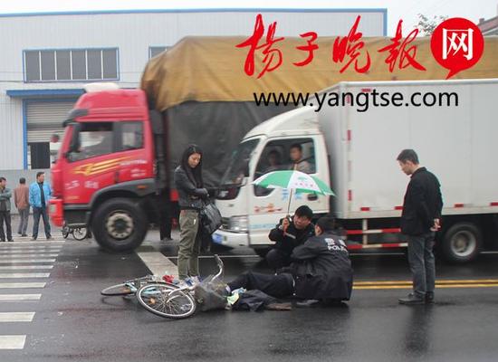 3年前网友拍摄的“撑伞哥”姚俊。