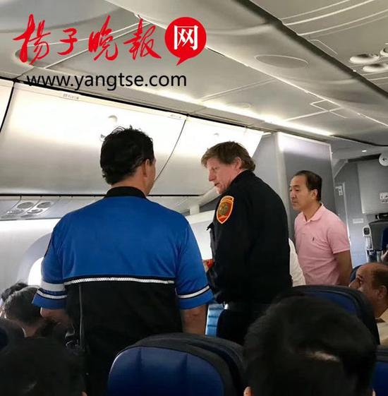 无锡医生美国探亲 往返航班上遇到病人皆参与